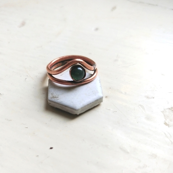 Size 5.5 copper emerald green gemstone chrysoprase jade evil eye triangle ring - Picture 1 of 7